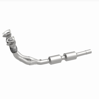 MagnaFlow Direct Fit Catalytic Converter 02-05 Golf 2.8L Underbody