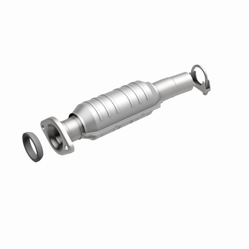 MagnaFlow Direct Fit Catalytic Converter 04-06 Toyota Sienna 3.3L AWD Rear