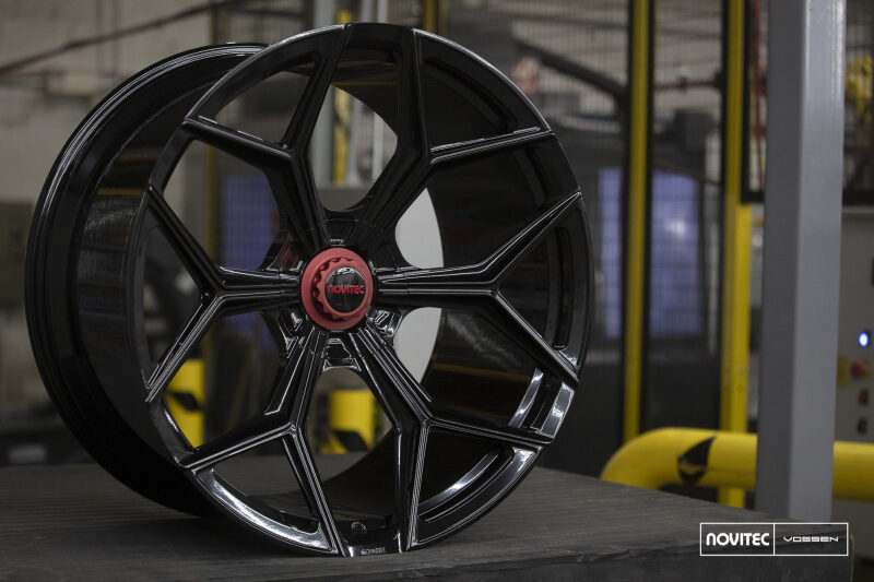 Vossen x Novitec NL4-5L 21x12.5in - 5x112 BP - ET43 - Gloss Black Lamborghini Huracan Rear Wheel