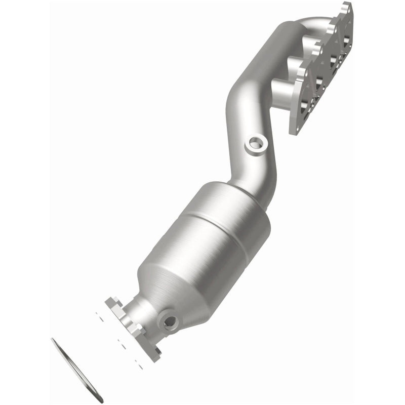 MagnaFlow Direct Fit Catalytic Converter 02-04 Volkswagen Passat 4.0L