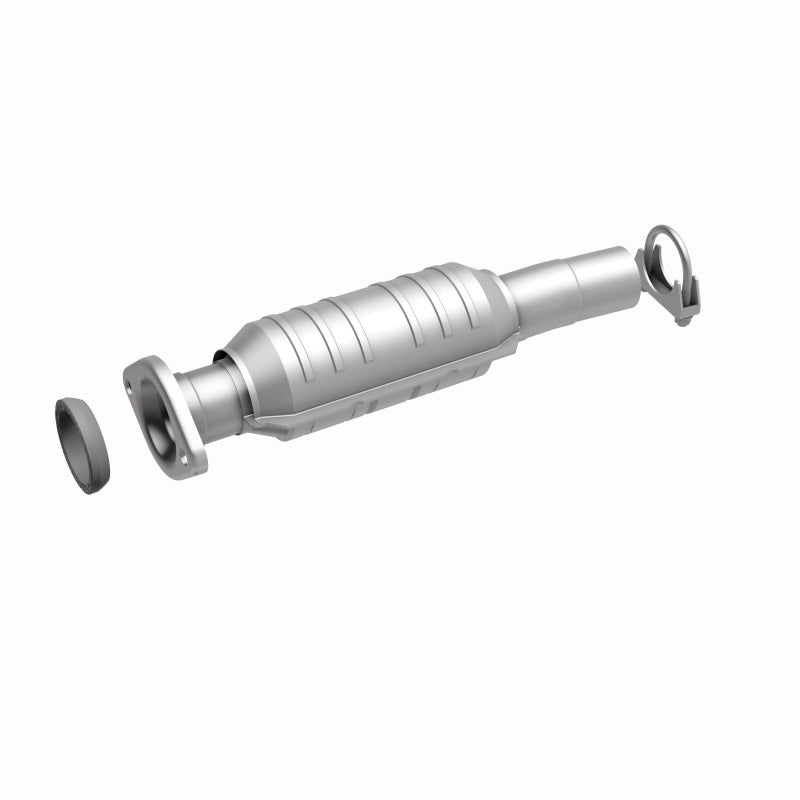 MagnaFlow Direct Fit Catalytic Converter 04-06 Toyota Sienna 3.3L AWD Rear