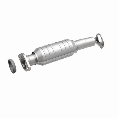 MagnaFlow Direct Fit Catalytic Converter 04-06 Toyota Sienna 3.3L AWD Rear