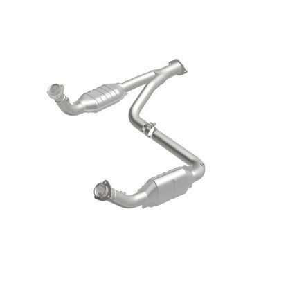 MagnaFlow Direct Fit Catalytic Converter 00-01Tahoe/Yukon V8 5.7L