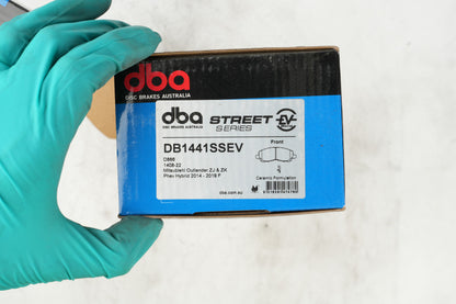 DBA 11-14 Chrysler 200 Front Street Series Brake Pads