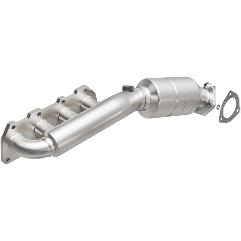 MagnaFlow Direct Fit Catalytic Converter 02-04 Volkswagen Passat 4.0L