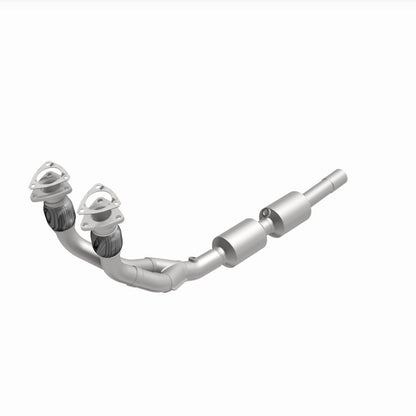 MagnaFlow Direct Fit Catalytic Converter 02-05 Golf 2.8L Underbody