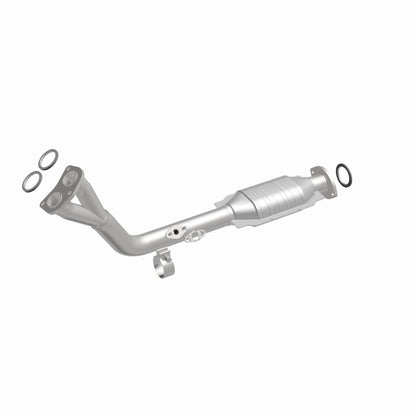MagnaFlow Direct Fit Catalytic Converter 96-00 Toyota 4 Runner 2.7