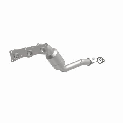 MagnaFlow Direct Fit Catalytic Converter 2008-2010 BMW 528i/528i xDrive 3.0L Underbody