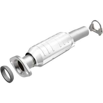 MagnaFlow Direct Fit Catalytic Converter 04-06 Toyota Sienna 3.3L AWD Rear