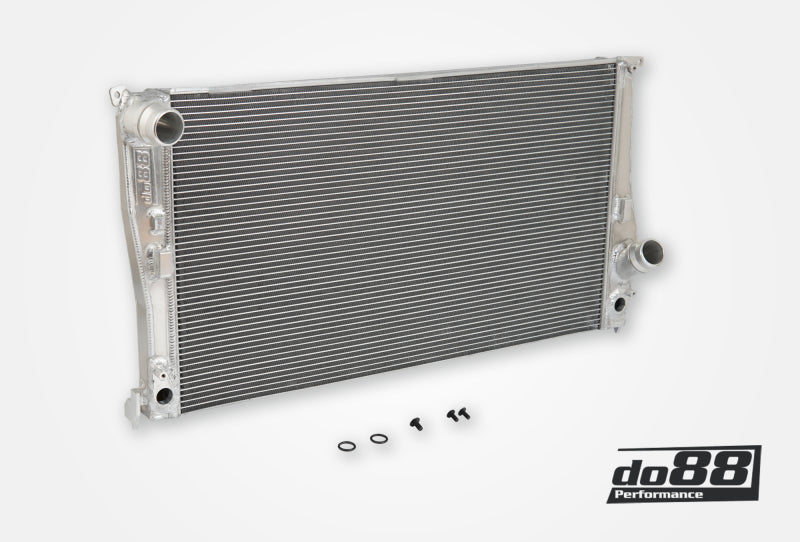 do88 07-13 BMW 135i/335i N54/N55 (E82/E88/E9X) Automatic Radiator