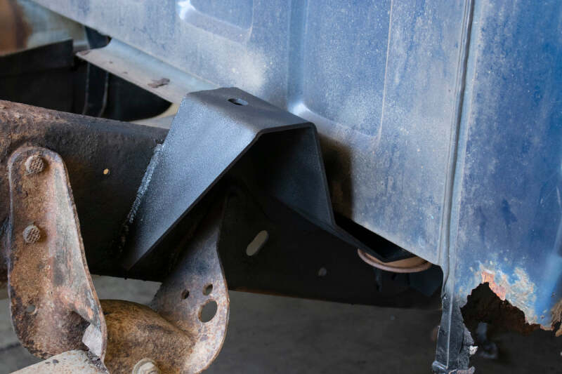 RustBuster Rust Buster 1988-1998 Chevrolet & GMC C/K 1500 & 2500 Bed and Cab Mount Brackets - Right