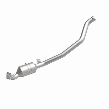 MagnaFlow Direct Fit Catalytic Converter 2006-2011 R350 3.5 L Underbody