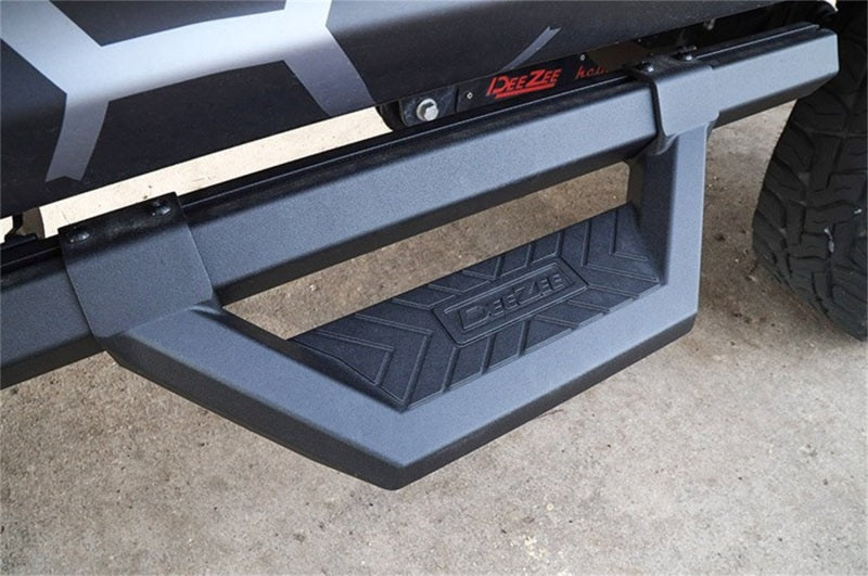 Dee Zee 99-23 Chevrolet/GMC/Dodge/Ford Full Size Truck Hex Cast -Super Cab Side Steps (Txt Blk)