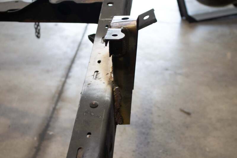 Rustbuster Front Bed Mount Right Side