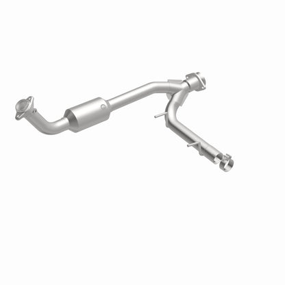 MagnaFlow Direct Fit Catalytic Converter 05-06 Lincoln Navigator 5.4L w/ 3in Main Piping
