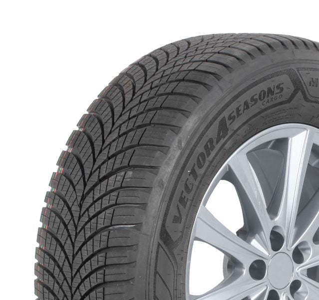 GOODYEAR 22555R17CDGO109HV4SMO All-Season Lcv Tyrebb71.0 Db
