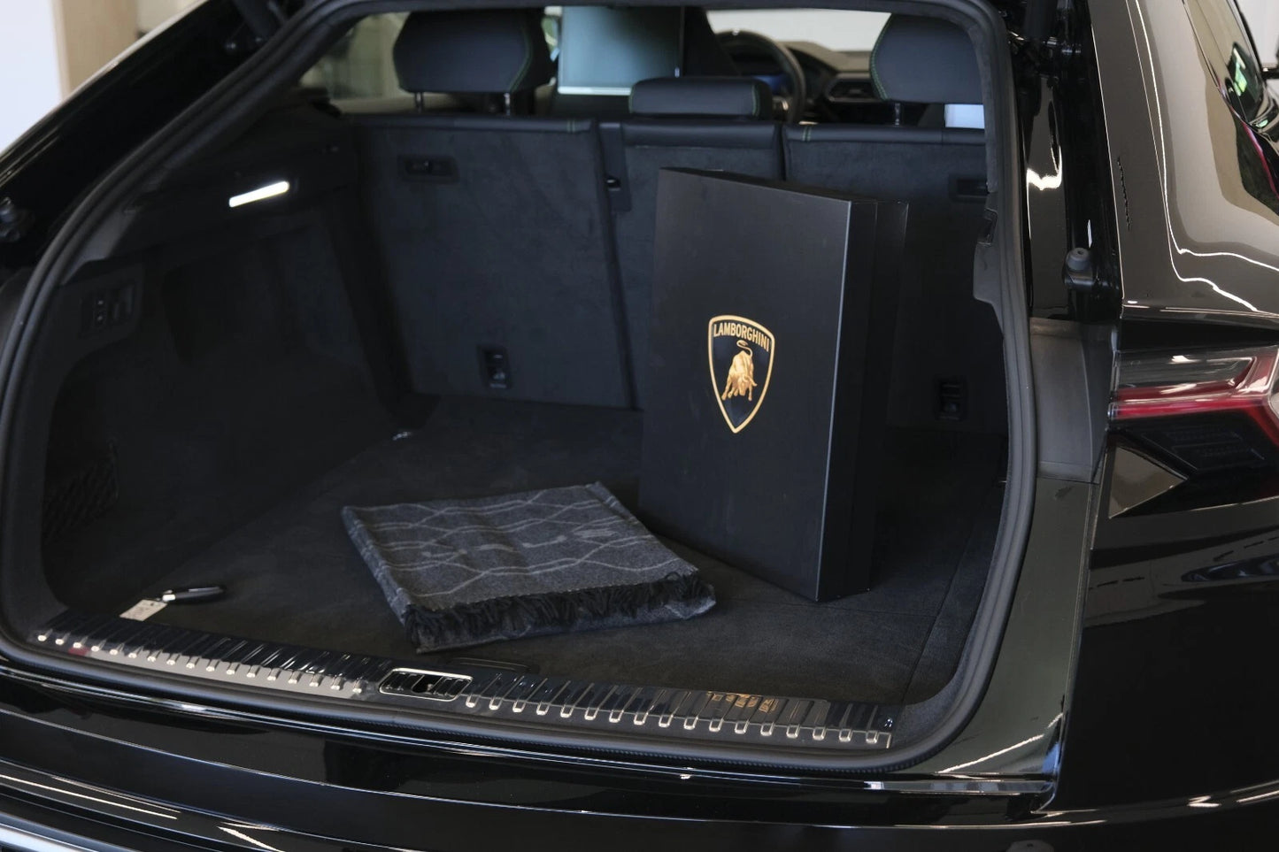 Lamborghini Urus Pillow with Cachemere  Blanket