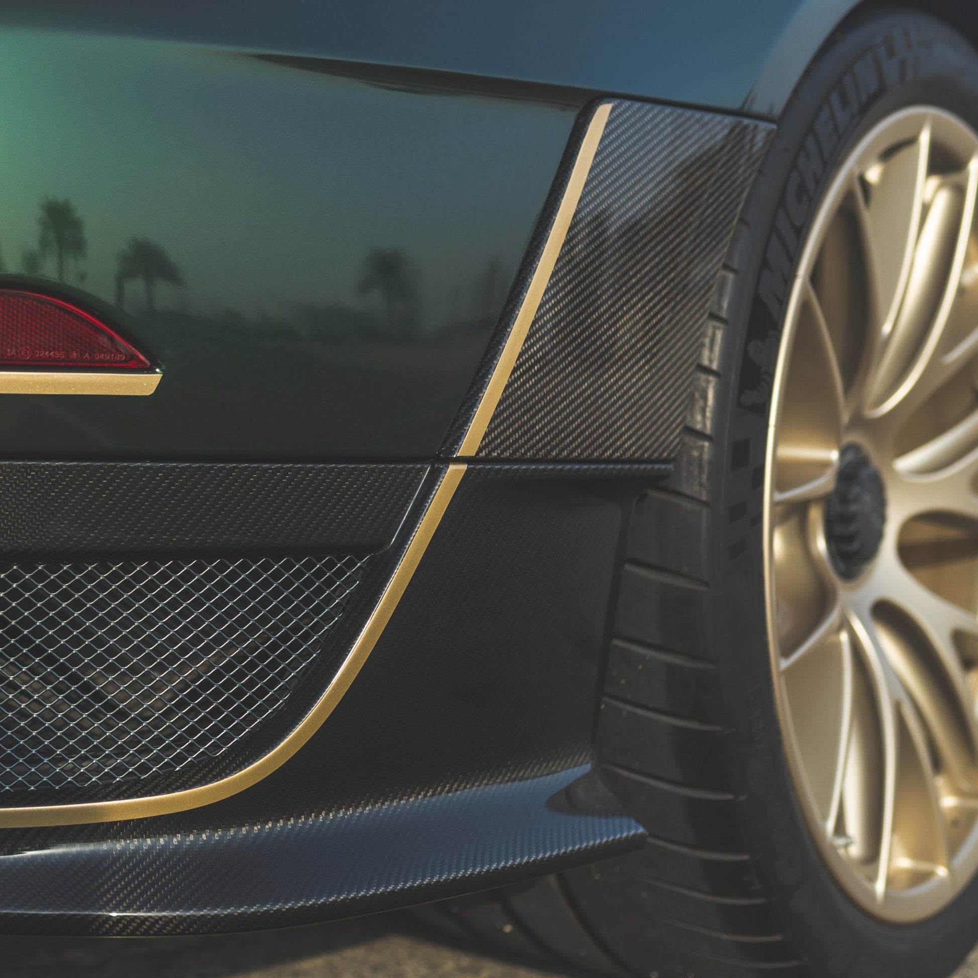MANHART MH1911GT2006 CARBON REAR DIFFUSER SIDE PLATES FOR PORSCHE 911 (991) GT2 RS BY DB CARBON