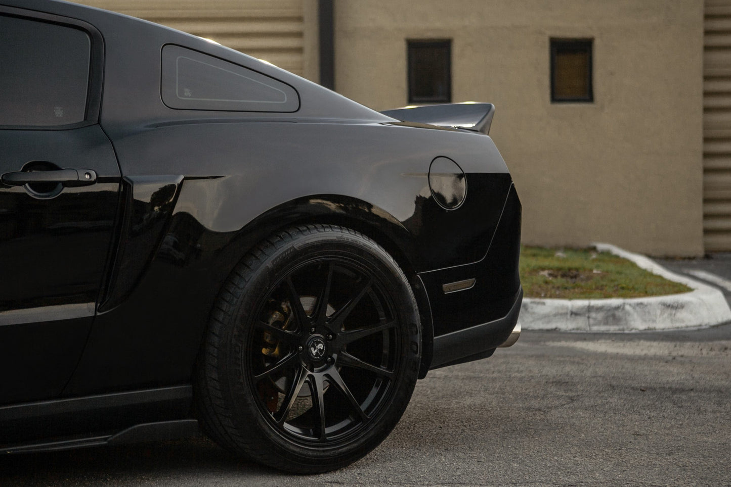 Clinched Ford Mustang S197 (2010-2014) Ducktail Spoiler