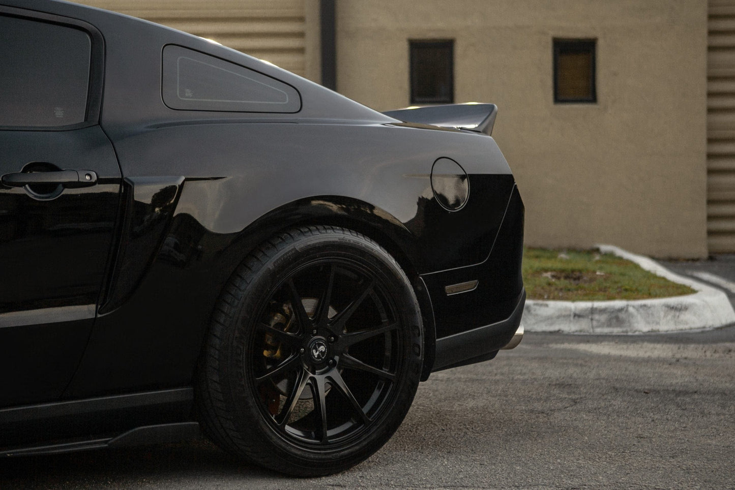 Clinched Ford Mustang S197 (2010-2014) Ducktail Spoiler
